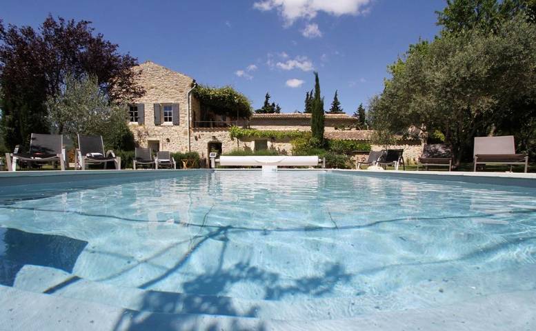 Location de vacances pour 2 personnes, avec Terrasse et Jardin ainsi que Piscine et Vue à Roche-Saint-Secret-Béconne