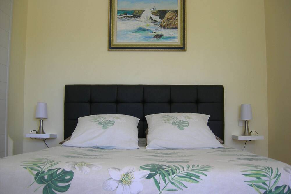 Appartement entier, Grand studio avec piscine  parc des calanques de Cassis in Carnoux-en-Provence, Côte méditerranéenne (France)
