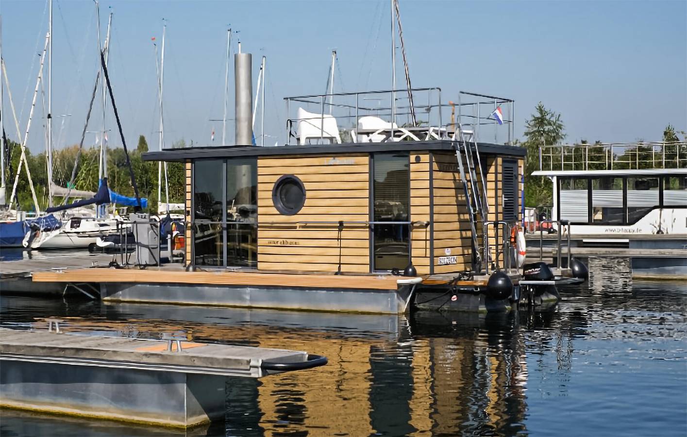 Hausboot für 4 Personen mit Terrasse in Ophoven, Kinrooi