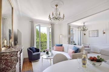Gîte pour 4 personnes, avec balcon dans Theatre De La Tour