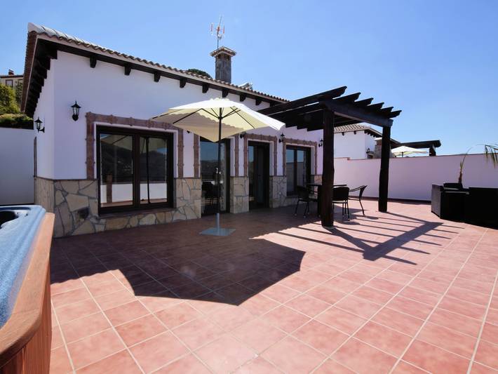 Casa de vacaciones para 4 personas, con jardín y jacuzzi además de terraza y piscina, Familias con niños - 1
