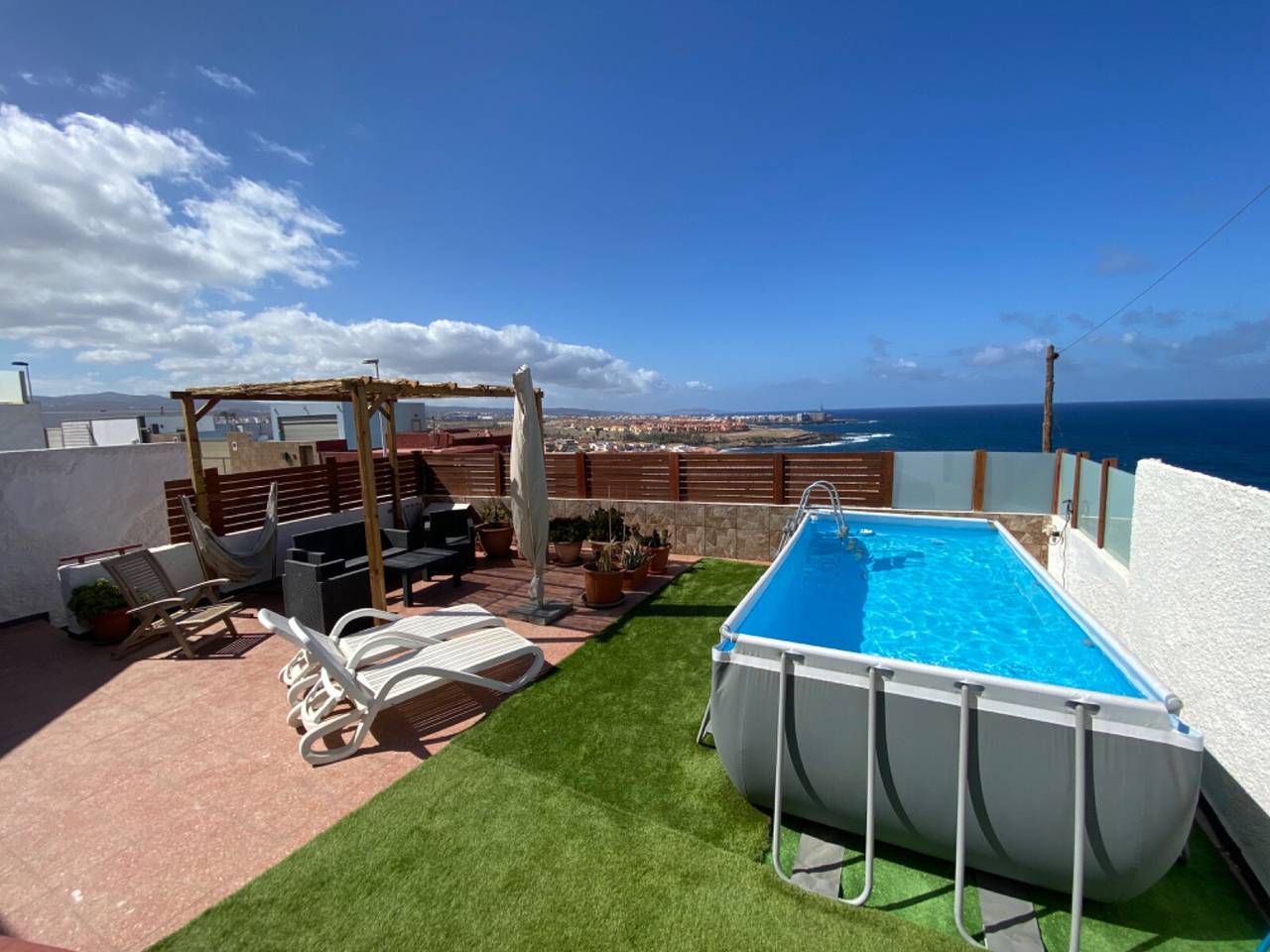 Ferienhaus 'Olas De Plata' mit Meerblick, privatem Pool und Wlan in Playa del Hombre, Telde