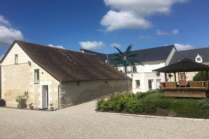 Gîte pour 8 personnes, avec piscine ainsi que jardin et jacuzzi