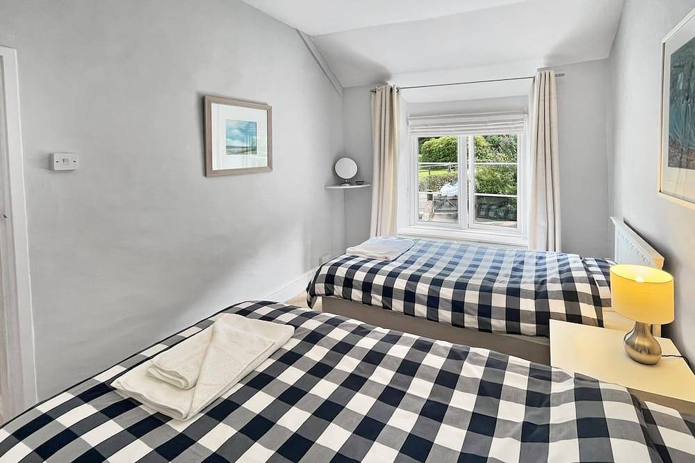 Magnolia Cottage, Porlock in Porlock, Somerset