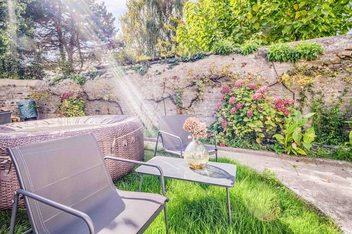 Location de vacances pour 10 personnes, avec terrasse ainsi que jacuzzi et jardin, adapté aux familles à Lorient - 4