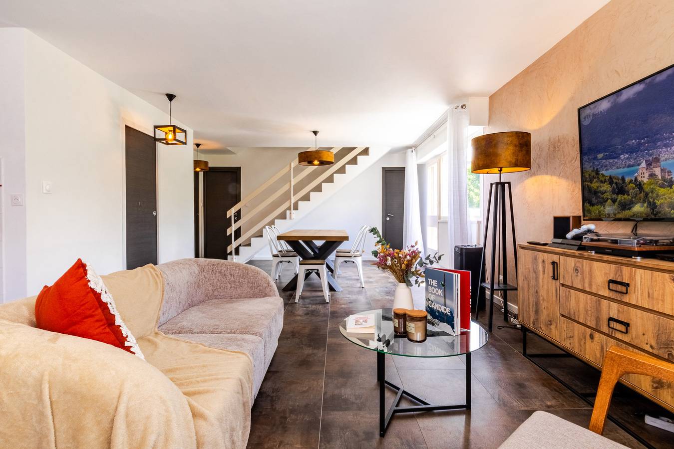Entire apartment, Alp'Inn - Triangle d'or/ Parking Gratuit/ 3 Chambr in Annecy, Annecy region