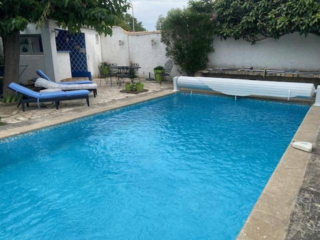 Chalet para 6 personas, con terraza y piscina - 1