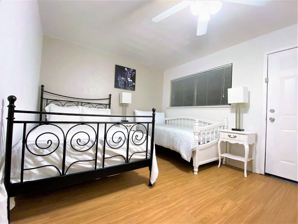 Skylight-Walking Distance to the At&T stadium, attractions, and restaurants! in Arlington, Tarrant County