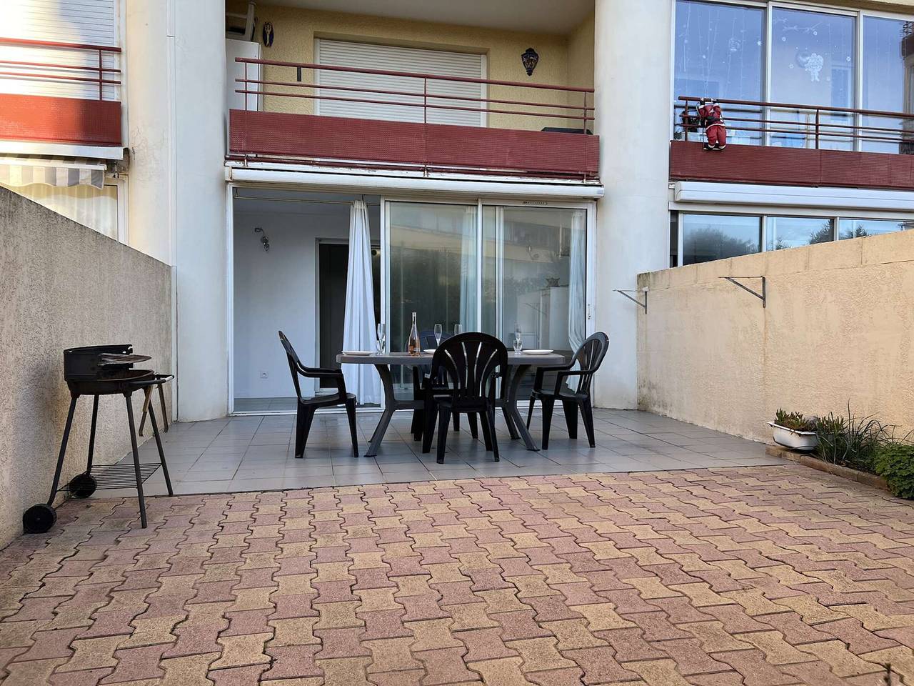 Entire apartment, Cozy T2 with Large Terrace, 50m from the Beach, Sleeps 4 in Valras-Plage, Mediterranean Coast (France)