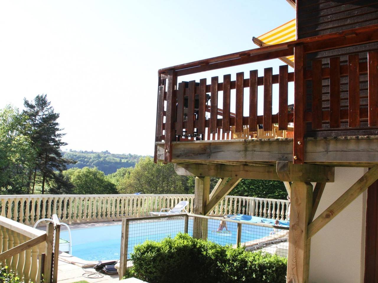 Cozy Holiday Home near Lake in Beaulieu in Beaulieu, Regionaler Naturpark Volcans d'Auvergne