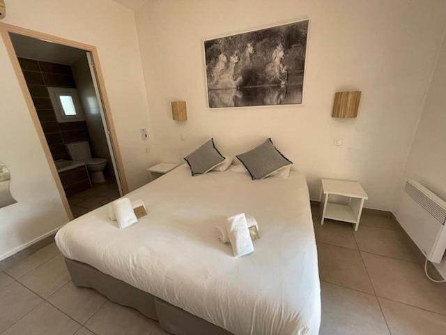 Hôtel pour 3 personnes, avec jardin et piscine dans Bac du sauvage - 4