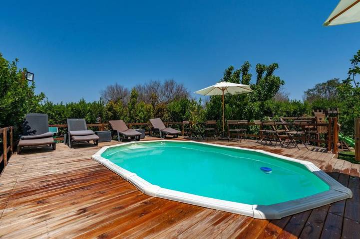 Casa vacanza per 10 persone, con piscina e terrazza nonché giardino e idromassaggio in Squinzano
