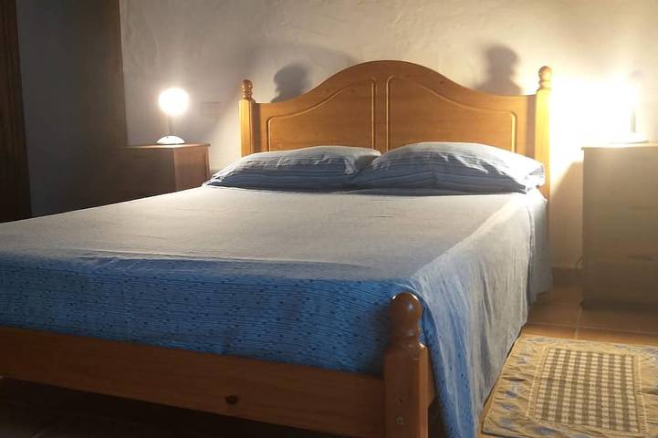Apartamento entero, Apartamento único en pueblo tranquilo, playa o vacaciones de aventura, trekking, senderismo in Iglesias, Iglesiente