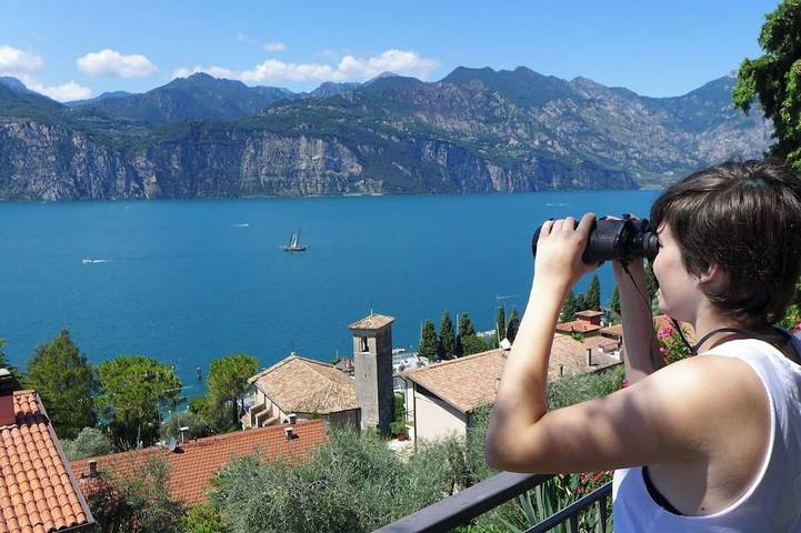 Ganze Wohnung, Terrasse mit herrlichem Seeblick, WiFi, Swimmingpool in Malcesine, Gardasee-Berge