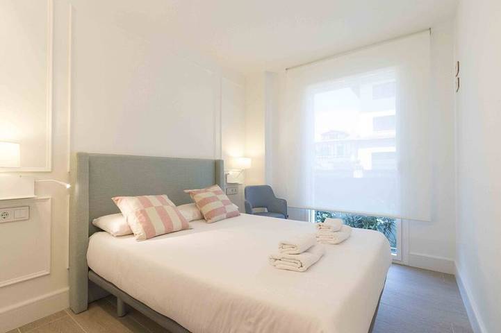 Appartamento intero, Brunet II | The Rentals Collection in Playa de la Concha, San Sebastian