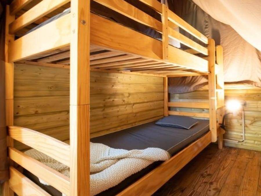 Camping Les Embruns d'Oléron - Tienda de lona y madera 4 personas - Casa de campo Pinson 4 plazas in Le Château-d'Oléron, Côte de Beauté