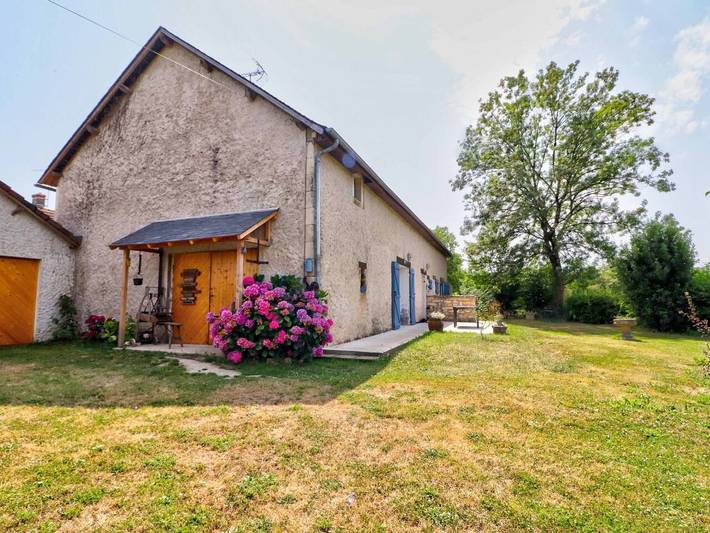 Gîte pour 6 personnes, avec jardin dans Nuret-le-Ferron