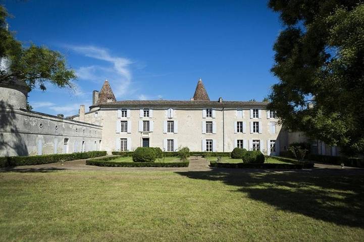 Gîte pour 14 personnes, avec vue et terrasse à Pessac-sur-Dordogne - 2