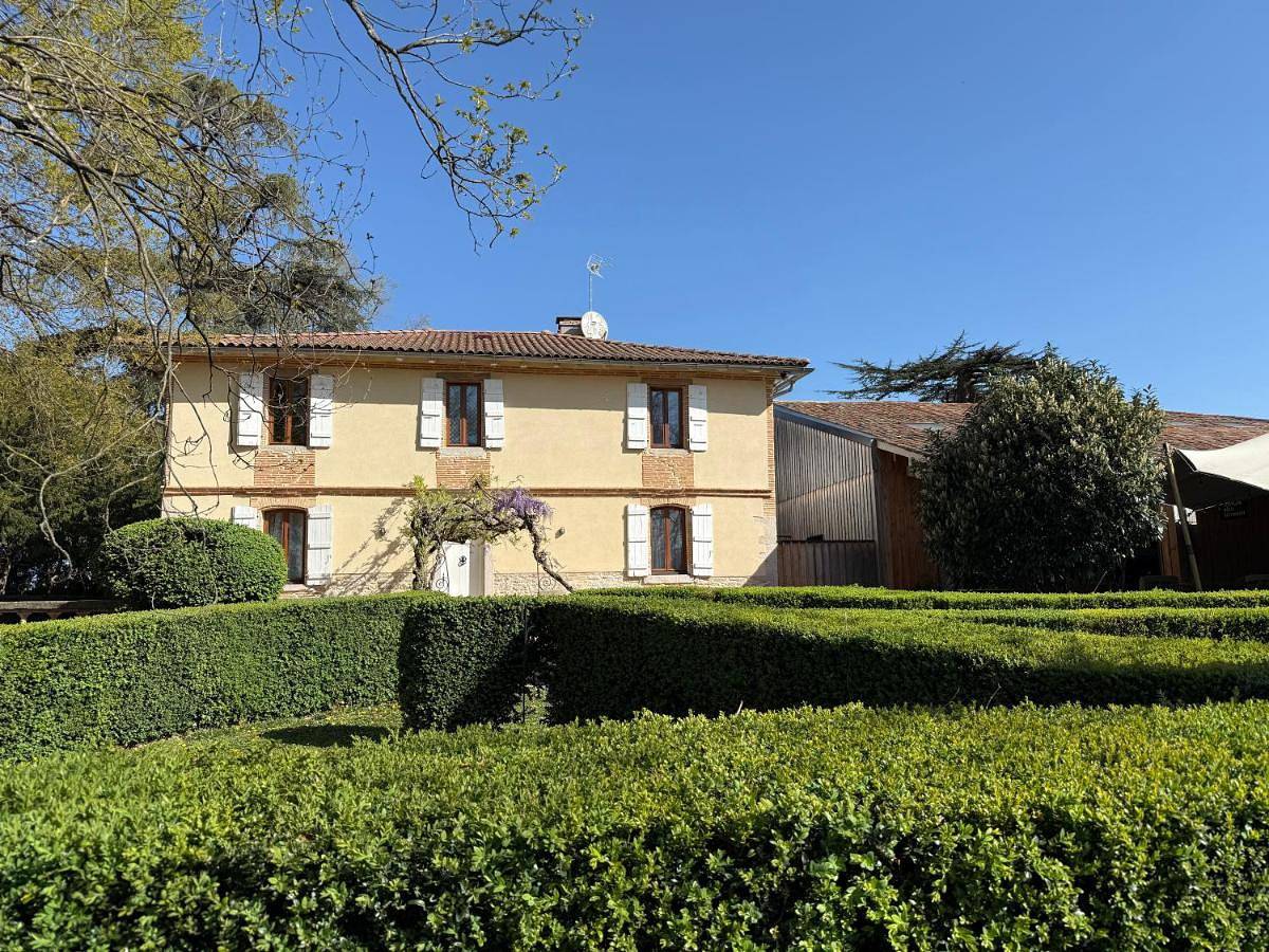 Hôtel Restaurant Les Boissières in Bioule, Tarn-et-Garonne