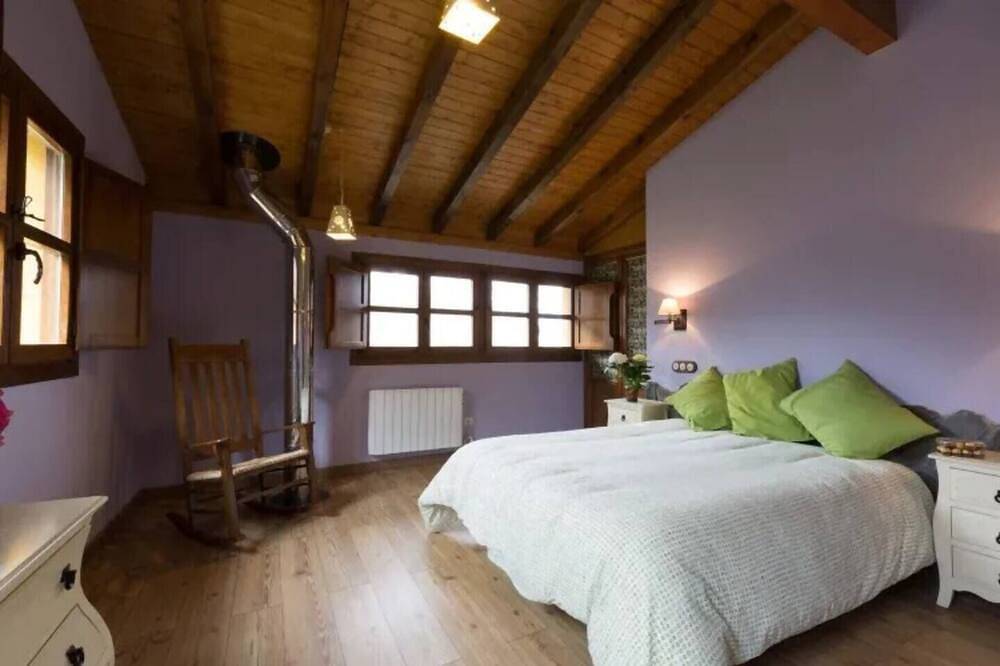 Entire apartment, The Llananzanes Lookout - Rural Asturias - House I in Aller, Cordillera Cantábrica
