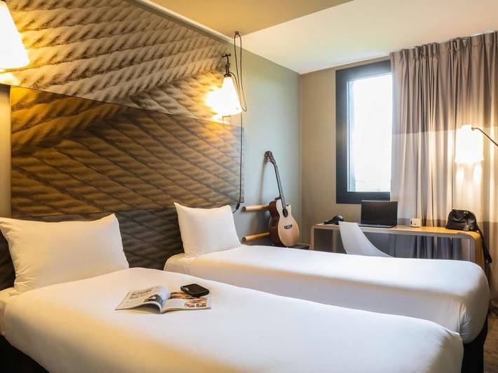 Hôtel pour 3 personnes, avec Terrasse et Jardin à Gonesse - 4