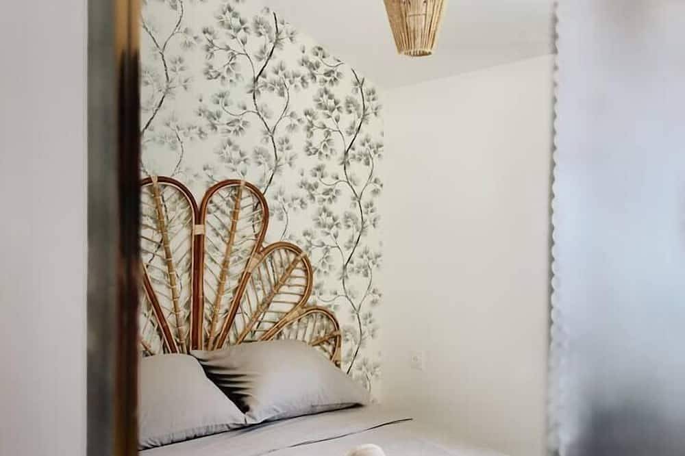 Waterfront cottage with canoe-kayak in Saint-Omer, Saint-Omer region