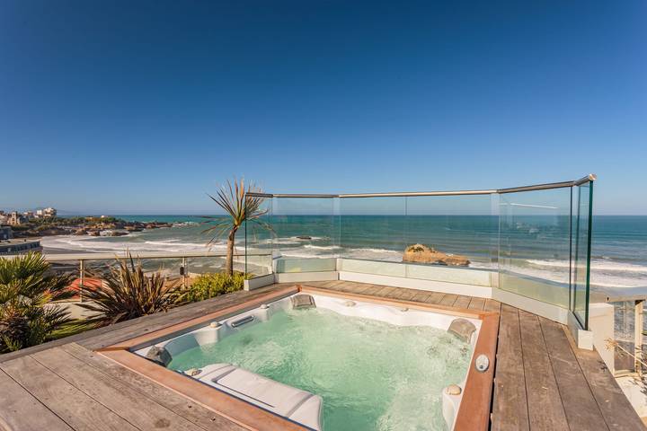 Gîte pour 6 personnes, avec jacuzzi, adapté aux familles dans Plage du Miramar - 2