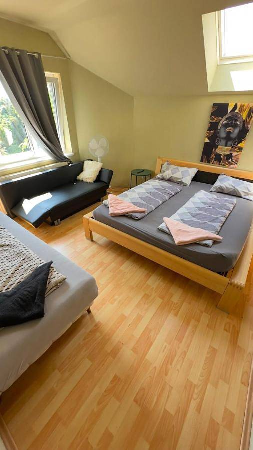 Ganze Wohnung, Cozy Private Rooms in Beautiful Garden Villa with Wifi in Floridsdorf, Wien
