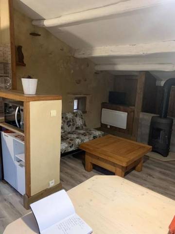 Gîte pour 12 personnes, avec vue ainsi que piscine et jardin, animaux acceptés à Silhac