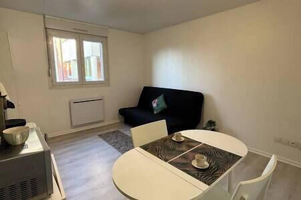 Entire apartment, Studio with parking space in Arras, Arras region