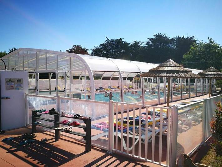 Camping pour 4 personnes, avec jacuzzi et bassin pour enfant, animaux acceptés à Les Moutiers-en-Retz