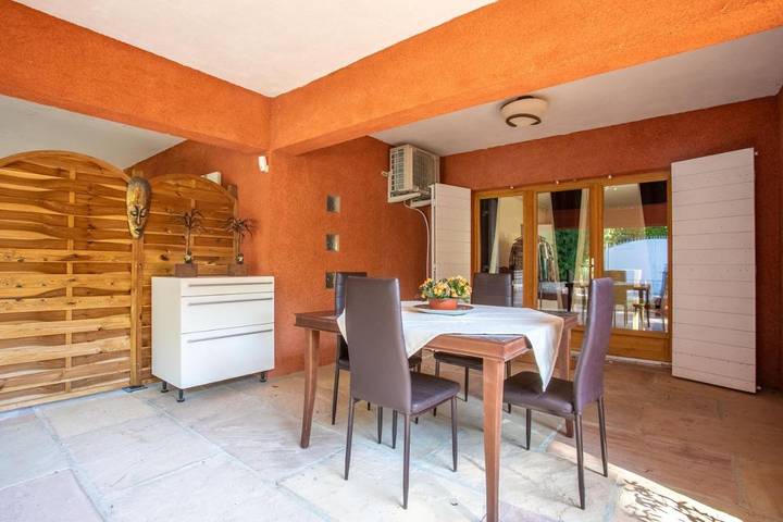 Gîte pour 2 personnes, avec jardin dans Musee Terra Rossa