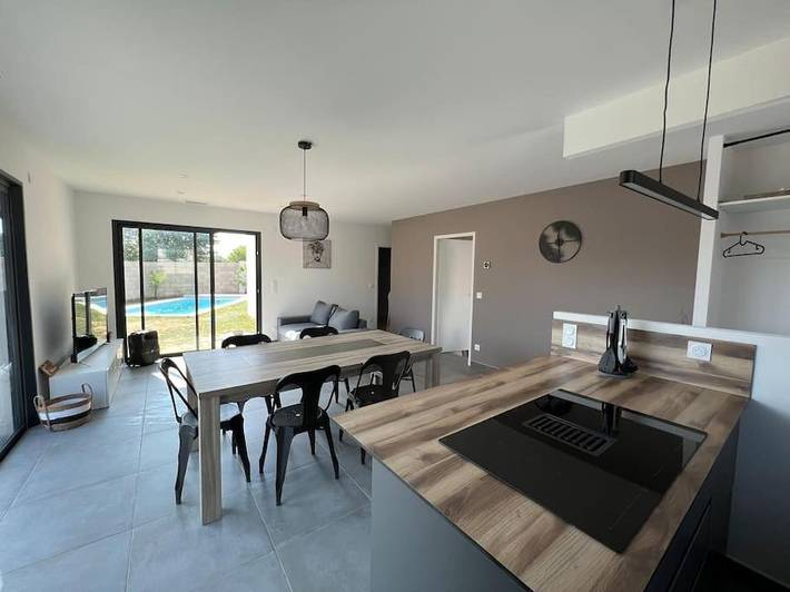Location de vacances pour 8 personnes, avec vue ainsi que piscine et jardin à Saint-Jean-Lasseille