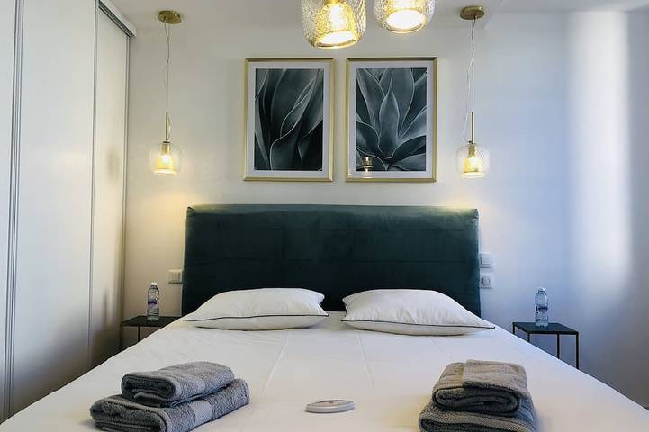 Entire apartment, Historic heart, beautiful renovated air-conditioned apartment. in Aix-en-Provence, Aix-en-Provence region