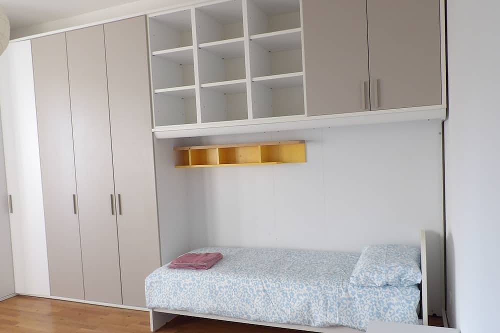 Apartamento entero, Casa Baia: large apartment 300 meters from the sea in Pésaro, Valle del Metauro