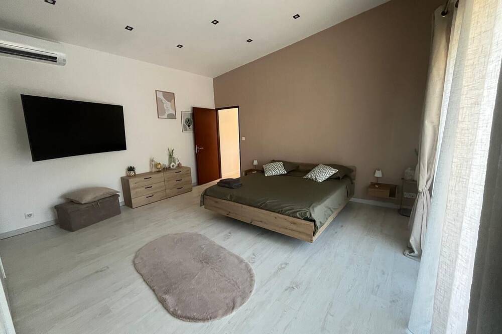 Contemporary villa with all comforts, perfect for family stays! in Marignane, Istres region