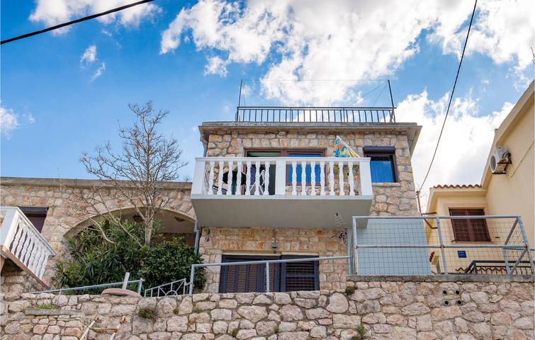 Ganze Ferienwohnung, Urlaub am Meer: Gemütliche Ferienwohnung mit Terrasse und WLAN, 2 km vom Strand entfernt in Kvarner Festland