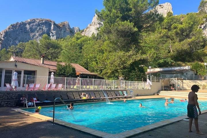 Location de vacances pour 5 personnes, avec terrasse et piscine, animaux acceptés à Orgone
