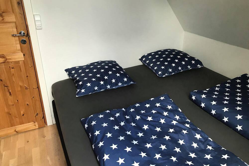 Ganze Wohnung, Lovely apartment on 2 levels of 125 sqm. in a nature area. Walking distance to S-trains and buses in Gentofte, Gentofte und Umgebung