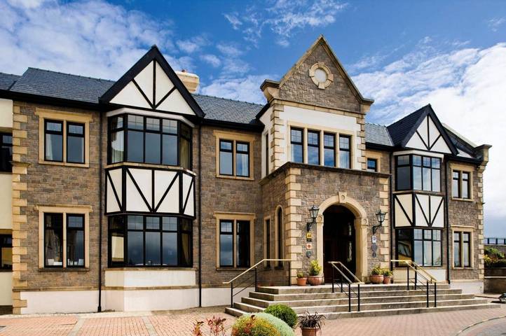 Hotel for 2 people, with Terrace and Garden as well as Pool and Sauna in Westport