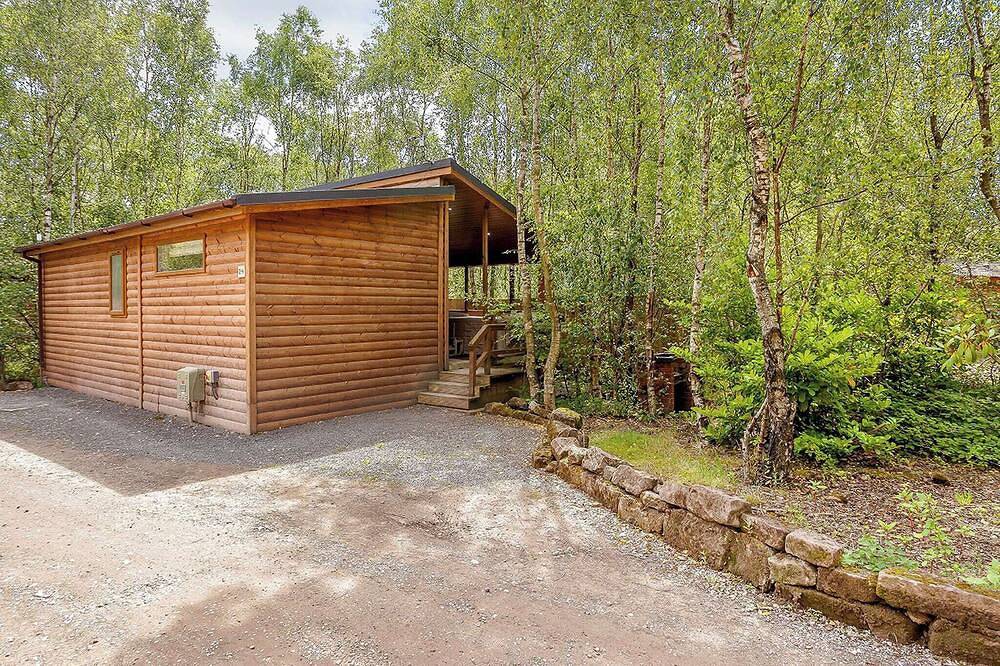 Cosy log cabin with one double. in Alton Towers, Staffordshire