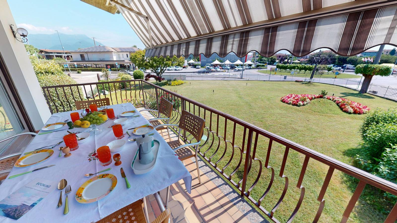 Villa Fiorita with olive groove Bookinggardalake in Puegnago sul Garda, Gardasee-Berge