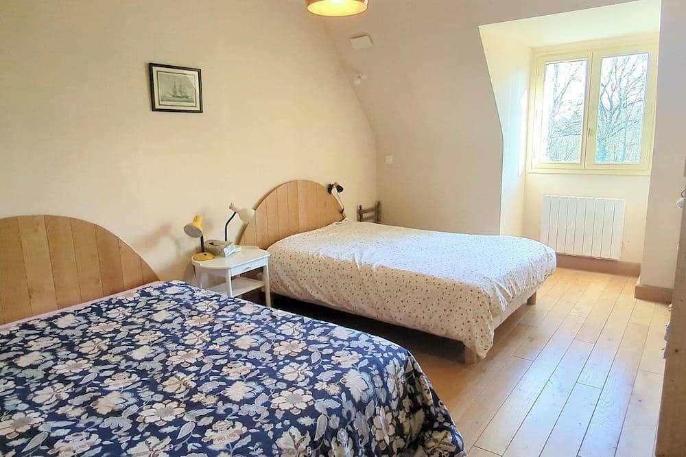 Large country house-5 bedrooms-7mn from the sea in Saint-Alban, Côte de Goëlo