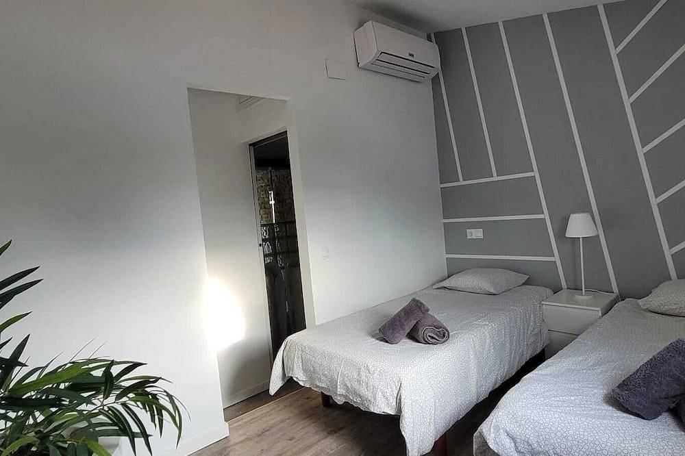 Pequeña villa reformada a 900metros de la playa in Calafat, Costa Dorada