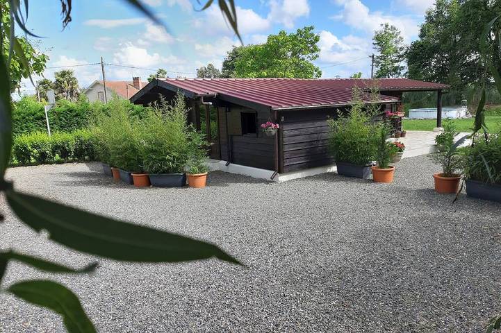 Chalet for 4 people, with terrace and garden as well as pool, with pets - 1