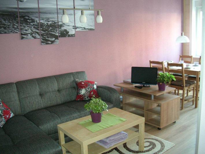 Ganze Ferienwohnung, Haus Merten - mit 2 Schlafz.,1 komb. Wohn-/Schlafz.,Küche,Du+Wc,5 P.,Eg,52m² in Arnstadt, Thüringer Kernland
