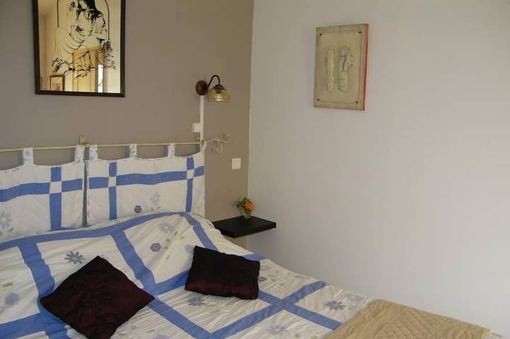 Gîte pour 4 personnes, avec terrasse ainsi que jardin et piscine à Galargues - 2