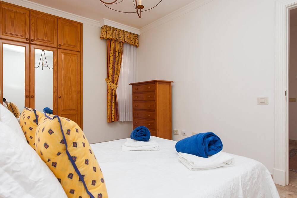 Spacious house with large private pool and patio in Caleta de Fuste, Antigua