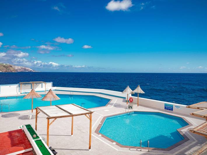 Gîte pour 4 personnes, avec Terrasse et Piscine