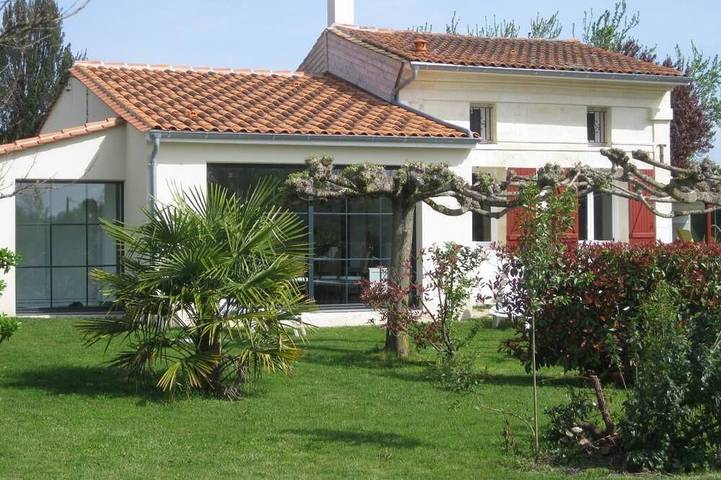Gîte pour 5 personnes, avec jardin à Teuillac